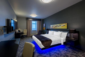  Applause Hotel Calgary Airport by CLIQUE  Калгари